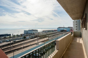 Отель Apolónia 30 Guests Balconies  Лиссабон